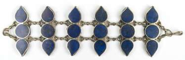 Lapislazuli-Armband, Silber (geprüft), Hakenverschluß, Ges.-Gew. 44,38 g, L. 17,5 cm, B. 4,9 cm