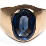 Ring, 583er GG, besetzt mit ovalem Blautopas, nach innen facettiert, Warschau um 1940, Ges.-Gew. 7,91 g, RG 60 - фото 1