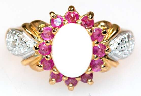 Ring, 925er Silber, vergoldet, echter Opal, Rubine und 2 kl. Diamanten, in rhodinierter Fassung, RG 52, Innendurchmesser 16,5 mm - фото 1 Ring, 925er Silber, vergoldet, echter Opal, Rubine und 2 kl. Diamanten, in rhodinierter Fassung, RG 52, Innendurchmesser 16,5 mm - фото 1