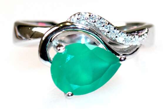 Ring, 925er Silber, smaragdfarbener Achat und Zirkonia, RG 54, Innendurchmesser 17,2 mm - фото 1 Ring, 925er Silber, smaragdfarbener Achat und Zirkonia, RG 54, Innendurchmesser 17,2 mm - фото 1