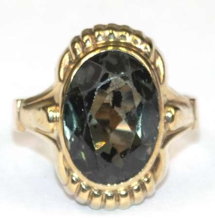 Ring, 333er GG, besetzt mit 1 oval facettierten Turmalin?, Ges.-Gew. 4,06 g, RG 54 - photo 1 Ring, 333er GG, besetzt mit 1 oval facettierten Turmalin?, Ges.-Gew. 4,06 g, RG 54 - photo 1