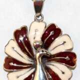 Kette mit Anhänger "Pfau", 925er Silber, weinrot/ weiß emailliert, Durchmesser ca. 2,4 cm, Kettenlänge ca. 45 cm - photo 1