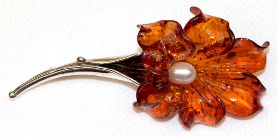 Brosche mit Bernsteinblüte und echter Perle, 925er Silber, Länge ca. 8 cm, Blüte ca. 3,9 x 3,6 cm - фото 1