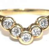 Brillant-Ring, 585er GG, besetzt mit 5 Brillanten von zus. ca. 0,45 ct. in Zargenfassung, Ges.-Gew. 2,43 g, RG 55,5 - photo 1