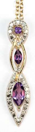 Kette mit Anhänger, Länge ca. 2,9 cm, 925er Silber, vergoldet, Amethyste und ein kleiner Diamant, Kettenlänge ca. 46 cm - photo 1 Kette mit Anhänger, Länge ca. 2,9 cm, 925er Silber, vergoldet, Amethyste und ein kleiner Diamant, Kettenlänge ca. 46 cm - photo 1