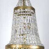 Kronleuchter, Messing mit Adlerbekrönung, reicher Prismenbehang, 3-flammig, H. ca. 115 cm, Dm. ca. 37 cm - photo 1