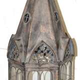 Laterne/ Windlicht, in Form eines Turmes, kupferfarbenes Metall, 6-seitig verglast mit gesprossten Fernstern und 1 Tür, H. 60 cm - фото 1