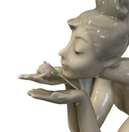 Contemplation LLADRÓ Porcelain Romanticism 20th century - photo 5 Contemplation LLADRÓ Porcelain Romanticism 20th century - photo 5