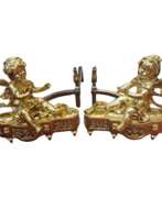 Catalogue des produits. 19th Century Pair of Putti Andirons in Gilt Bronze