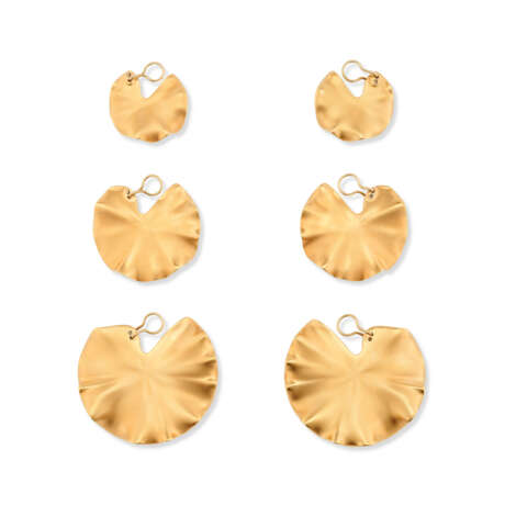 JAR GROUP OF ALUMINIUM 'LILY PADS' EARRINGS - photo 1