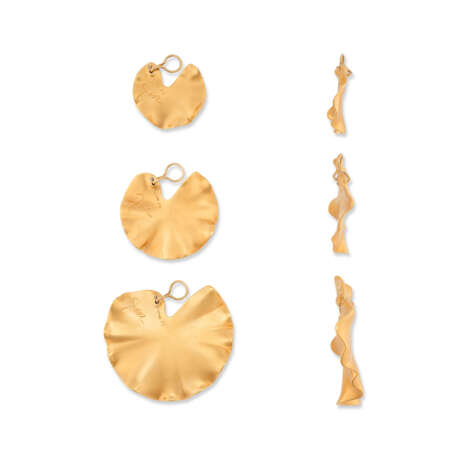 JAR GROUP OF ALUMINIUM 'LILY PADS' EARRINGS - photo 3