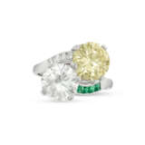 COLOURED DIAMOND, DIAMOND AND EMERALD 'TOI ET MOI' RING, ATTRIBUTED TO CARTIER - photo 3