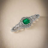 BELLE-ÉPOQUE EMERALD AND DIAMOND BROOCH - photo 1