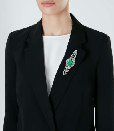 BELLE-ÉPOQUE EMERALD AND DIAMOND BROOCH - photo 2 BELLE-ÉPOQUE EMERALD AND DIAMOND BROOCH - photo 2