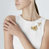 GROUP OF TWO DIAMOND, RUBY AND GOLD BROOCHES - photo 2