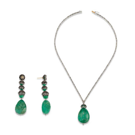 SET OF CARVED EMERALD, DIAMOND AND SAPPHIRE JEWELLERY - photo 3 SET OF CARVED EMERALD, DIAMOND AND SAPPHIRE JEWELLERY - photo 3