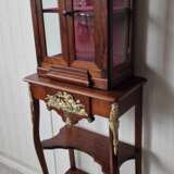 Vitrine ancienne restaur&eacute;e avec de beaux &eacute;l&eacute;ments en bronze Mahagoni Furnier Louis-Philippe Carl X 19th century - Foto 7