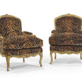 A PAIR OF LOUIS XV GILTWOOD BERGERES - photo 1
