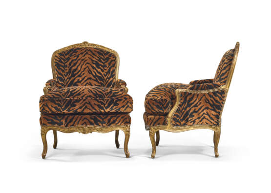 A PAIR OF LOUIS XV GILTWOOD BERGERES - photo 3 A PAIR OF LOUIS XV GILTWOOD BERGERES - photo 3