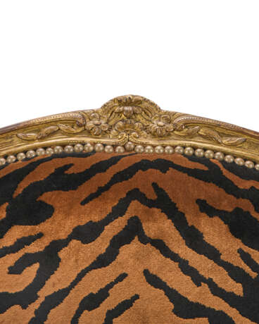 A PAIR OF LOUIS XV GILTWOOD BERGERES - photo 4 A PAIR OF LOUIS XV GILTWOOD BERGERES - photo 4