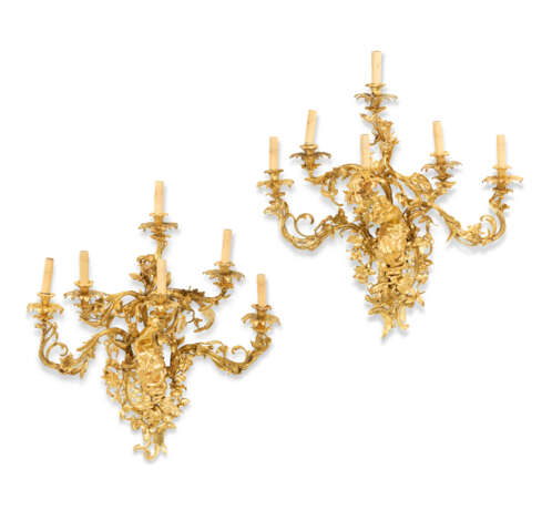 A LARGE PAIR OF ORMOLU SIX-LIGHT WALL SCONCES - photo 1 A LARGE PAIR OF ORMOLU SIX-LIGHT WALL SCONCES - photo 1
