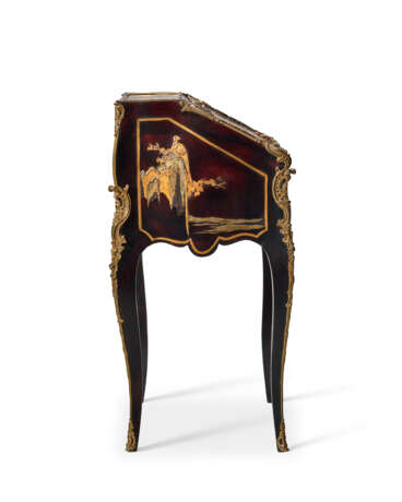 A LOUIS XV STYLE GILT-METAL-MOUNTED AND 'JAPANNED' BUREAU EN PENTE - photo 4