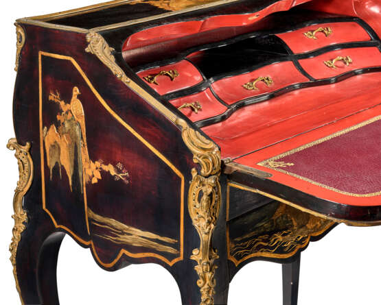 A LOUIS XV STYLE GILT-METAL-MOUNTED AND 'JAPANNED' BUREAU EN PENTE - photo 6