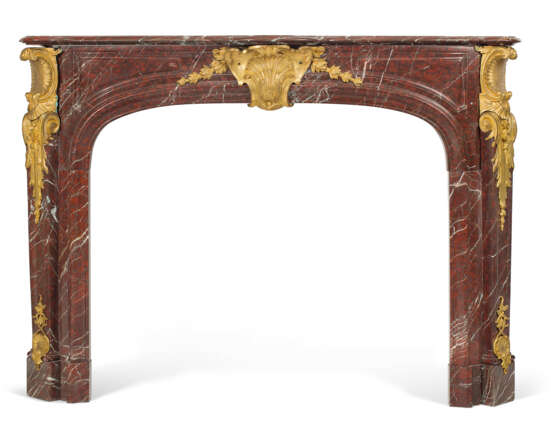 A FRENCH ORMOLU-MOUNTED ROUGE GRIOTTE MARBLE FIRE-SURROUND - фото 1