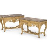 A PAIR OF FRENCH GILTWOOD CONSOLE TABLES - фото 1
