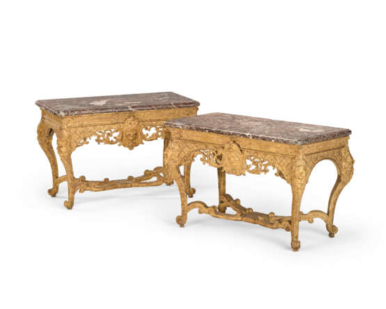 A PAIR OF FRENCH GILTWOOD CONSOLE TABLES - фото 1