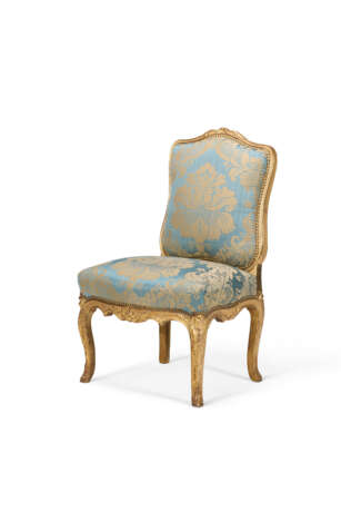 A SET OF FOUR LOUIS XV GILTWOOD CHAISES - фото 2