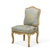 A SET OF FOUR LOUIS XV GILTWOOD CHAISES - фото 2