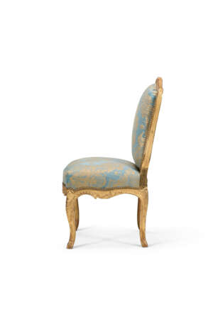 A SET OF FOUR LOUIS XV GILTWOOD CHAISES - фото 3