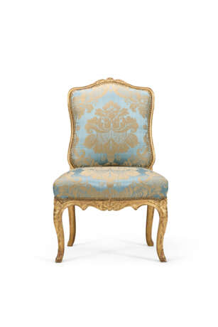 A SET OF FOUR LOUIS XV GILTWOOD CHAISES - фото 4