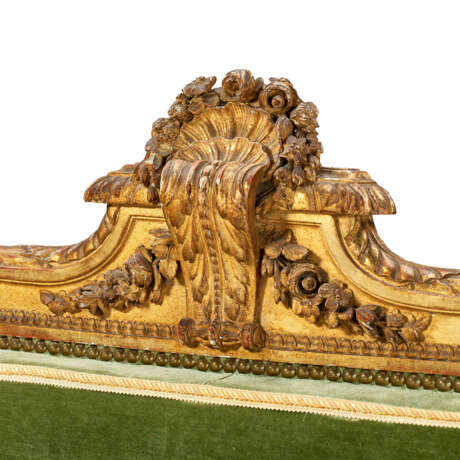 A FRENCH GILTWOOD AND GRAY-PAINTED CANAPE - фото 3