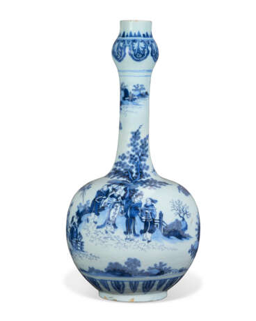A LARGE DUTCH DELFT BLUE AND WHITE BOTTLE VASE - photo 3