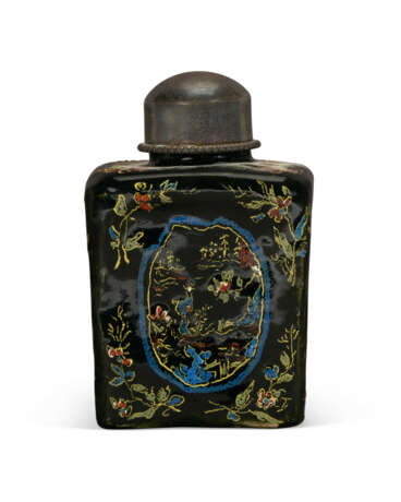 A DUTCH ‘DELFT NOIR’ RECTANGULAR CHINOISERIE TEACADDY AND A SILVER COVER - photo 4