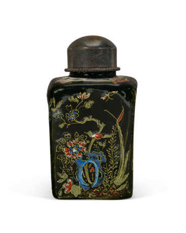 A DUTCH ‘DELFT NOIR’ RECTANGULAR CHINOISERIE TEACADDY AND A SILVER COVER - photo 5