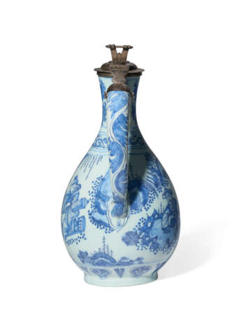 A SILVER-MOUNTED DUTCH DELFT BLUE AND WHITE EWER - photo 3