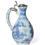 A SILVER-MOUNTED DUTCH DELFT BLUE AND WHITE EWER - photo 4