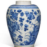 A VERY LARGE DUTCH DELFT BLUE AND WHITE OVOID JAR - photo 2