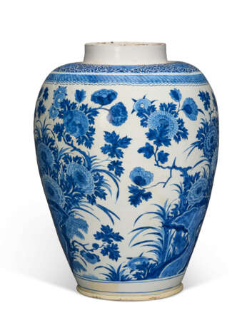 A VERY LARGE DUTCH DELFT BLUE AND WHITE OVOID JAR - photo 2