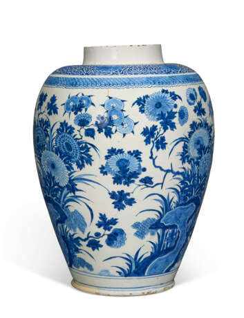 A VERY LARGE DUTCH DELFT BLUE AND WHITE OVOID JAR - photo 4