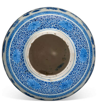 A VERY LARGE DUTCH DELFT BLUE AND WHITE OVOID JAR - photo 6