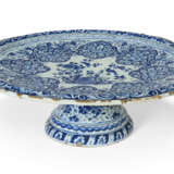 A DUTCH DELFT BLUE & WHITE TAZZA - photo 1