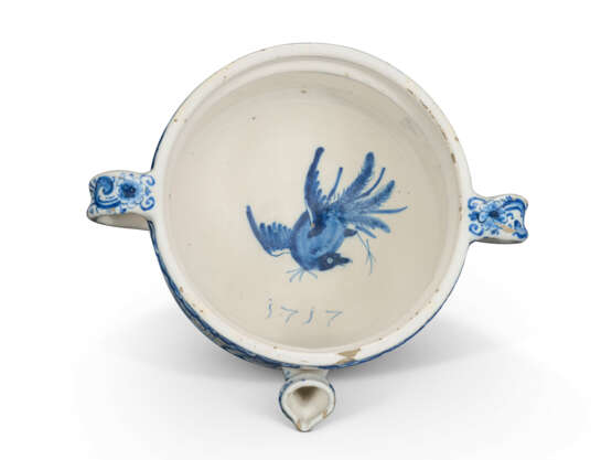 A DUTCH DELFT BLUE AND WHITE TWO-HANDLED CREAM-BOWL - Foto 6 A DUTCH DELFT BLUE AND WHITE TWO-HANDLED CREAM-BOWL - Foto 6