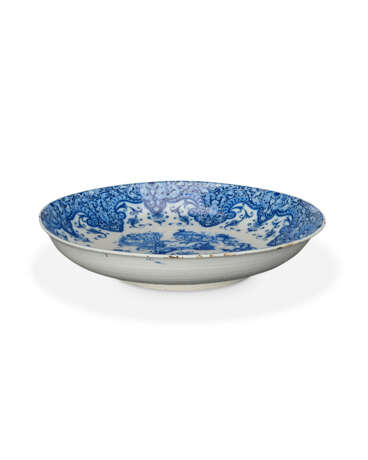 A LARGE DUTCH DELFT BLUE AND WHITE DISH - Foto 3