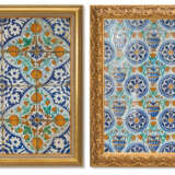 TWO DUTCH TIN-GLAZED EARTHENWARE SIXTEEN-TILE PANELS - Foto 1
