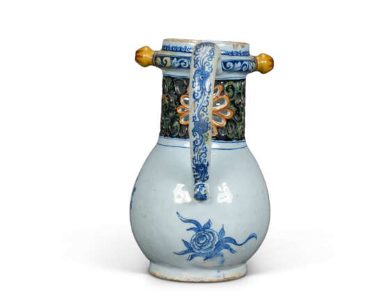 A DUTCH DELFT MIXED TECHNIQUE PUZZLE JUG - Foto 4