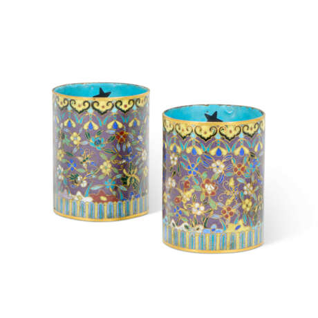 A PAIR OF CHINESE CLOISONNE ENAMEL 'BIRD AND FLOWER' BRUSHPOTS, BITONG - photo 1 A PAIR OF CHINESE CLOISONNE ENAMEL 'BIRD AND FLOWER' BRUSHPOTS, BITONG - photo 1